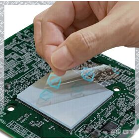 Massenproduktion von ultradünnen und flexiblen 40*120*2,0 mm Wärmeleitpads für Industrieanlagen