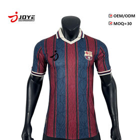 قميص كرة قدم احترافي للمباريات والتدريب بتصميم مخطط جريء، ياقة على شكل V، شارة مخصصة ونص راعي، مقاسات للبالغين والشباب