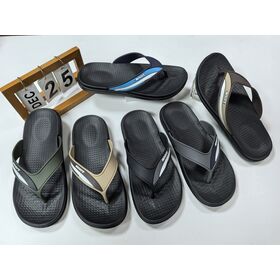 Fabrikpreis! Leicht, aber robust, geformtes EVA. Weicher Zehensteg. Rutschfeste Sohle, bereit für Strand und Straße.