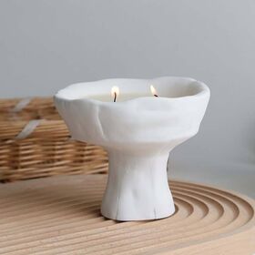 Nouvelles Bougies Artisanales en Cire de Soja Parfumées pour la Maison, Design Unique en Forme de Calice en Gypse Blanc avec 2 Mèches