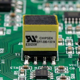 Transformator Isolasi Frekuensi Tinggi CHIPSEN EP7 SMD 3W Bersertifikat U/L untuk Kamera IP PoE dan Kontrol Industri, Pemasangan PCB