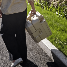 Sanitário Portátil de 20L com Corpo de Plástico Reforçado, Tecnologia de Controle de Odores e Design de Fácil Esvaziamento para Eventos ao Ar Livre e Trabalho Remoto