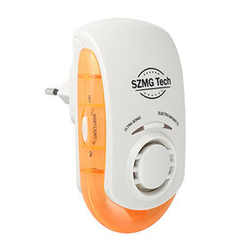 Multifunctional Powerful Ultrasonic Solar Pest Repeller for Outdoor Use