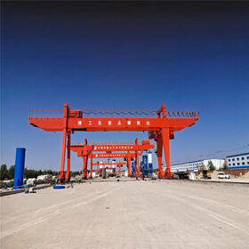 Grúa Portico Exterior Grande de 2000 Toneladas a Precio Económico para Construcción Naval - Grúa Portacontenedores de 40.5 Toneladas con Motorreductor y PLC
