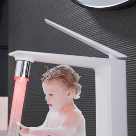 Einzelner roter leuchtender LED-Wasserhahn