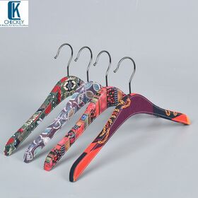 High-end solid wood fabric clothes hanger, Hotel anti-slip and seamless wooden clothes hanger, custom and wholesale available.