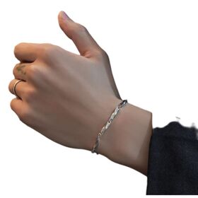 Minimalist Unique Anti Fade Polished Delicate Men Mobius Strip Rhombus Titanium Steel Link Wrist Bracelet