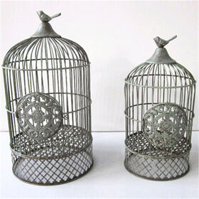 Outdoor wild bird resting nesting house shelter