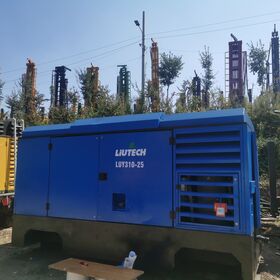 Used LUY310-25 air compressor with yuchai engine, 25 bar, 31 M3/min. Used air compressor 465.
