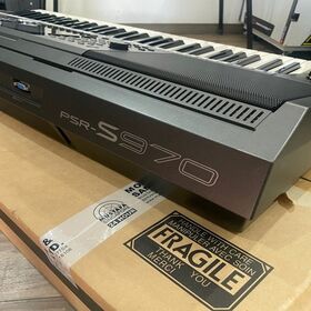 Teclado Piano Yamaha PSR S970 Novo com 76 Teclas e Alto-falantes