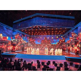 Layar LED Transparan Outdoor P3.9 Instalasi Tetap Kecerahan Tinggi Layar LED Tahan Air untuk Dinding Kaca Eksterior