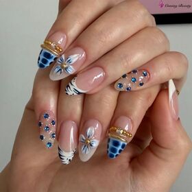 Wholesale Cold Tone Almond Artificial Nails 3D Flower Press On Embellished with Rhinestones