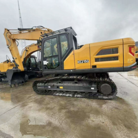 21.5 Ton Medium Excavator XE215G Earthmoving Machinery in Stock with Hammer for Sale